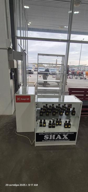 Витрина для парфюмерии и аксессуаров