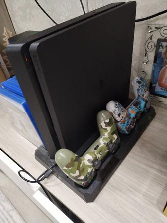 Продам приставку PS4