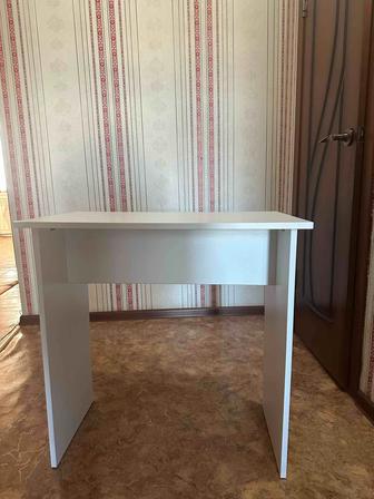 Продам стол письменный белый (компьютерный )