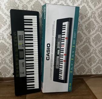 Продаю синтезатор CASIO LK-135