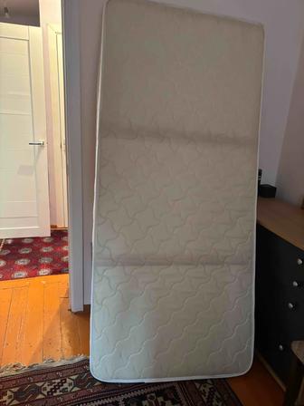 Кровать с матрасом