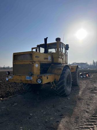 Пашем земли на тракторах к - 701 и т -150 К