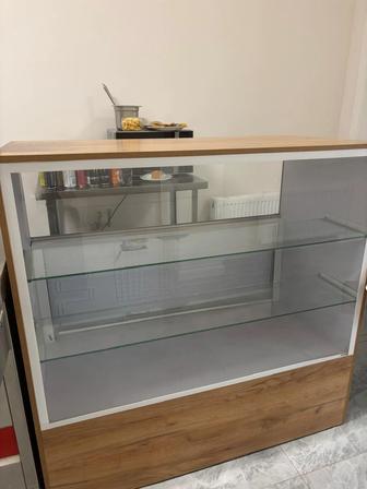 Продам холодильную витрину