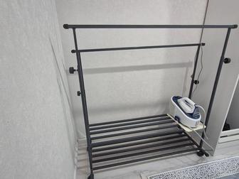 Стойка для одежды, вешалка