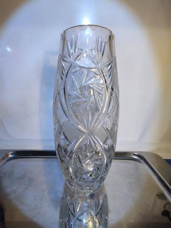 Продам хрустальную вазу