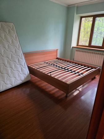 Продам кровать с матрасом