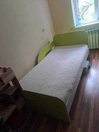 Отдам детскую мебель в хорошем состоянии кровать