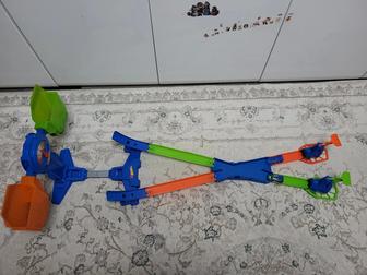 Hot wheels трек с тремя машинками