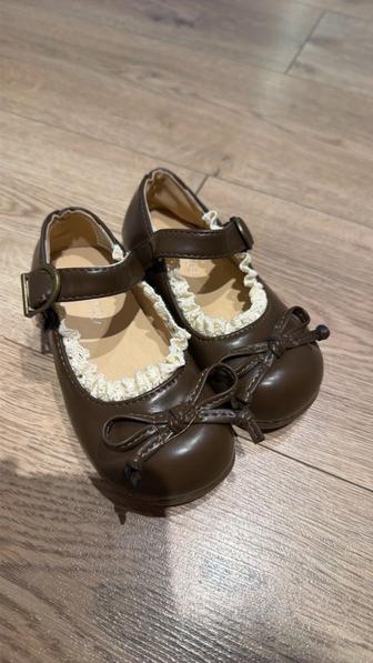 Продам детские туфли