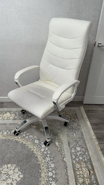 Кресло кожаный