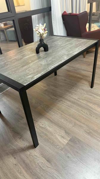 Продам кухонный стол