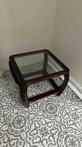 Журнальный столик из дерева