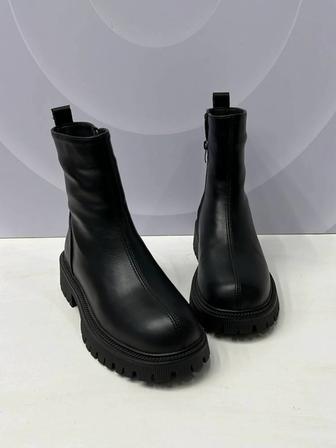 Осенние женские ботинки 38 размера