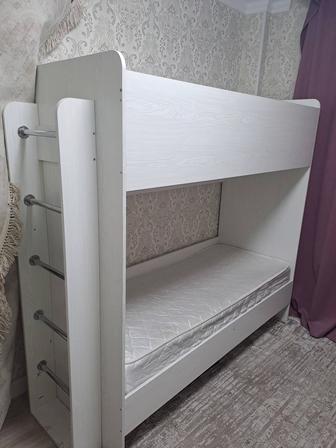 Продам кровать двухъярусную