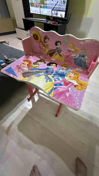 Продам детский стол парту