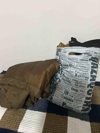 Продам пакет женских молодежных вещей и куртку