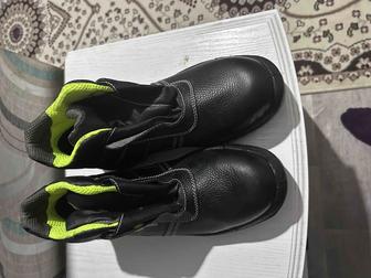 Мужские обуви ботинка