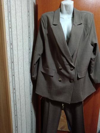 Продам костюм брючный жен., новый, 52 раз.