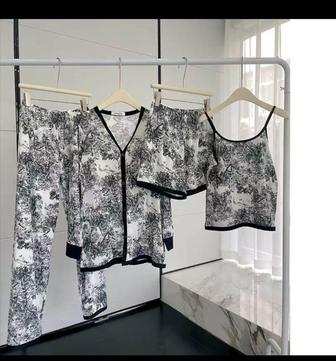 Продам пижаму из 4 предметов.Дешево!!!