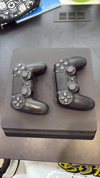 Продам приставку ps4 почти новую