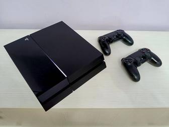 Продам, полноразмерная, мощная версия PS4 (500 ГБ).
