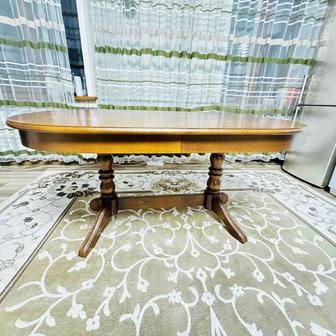 Стол овальной форме. Дуб