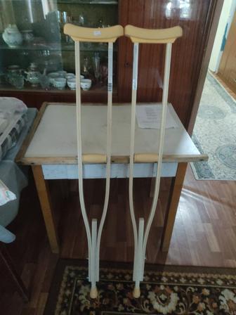 Продам медицинские костыли
