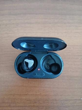 Кейс для зарядки наушников Samsung Galaxy Buds
