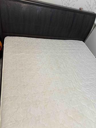 Продам кровать с матрасом 2х спальную