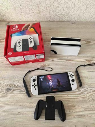 Продаю Nintendo Switch Oled белый плюс в подарок картридж Mortal Kombat 1