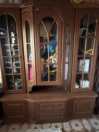 Продается шкаф для гостинной и зала