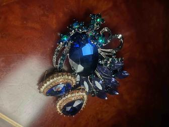 Брошь и сережки