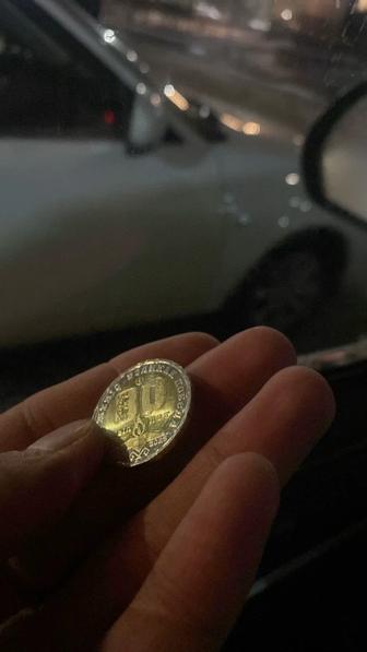 Монета 200тг на 80лет победы