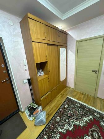 Продается прихожая в виде шкафа для одежды и обуви в хорошем состоянии