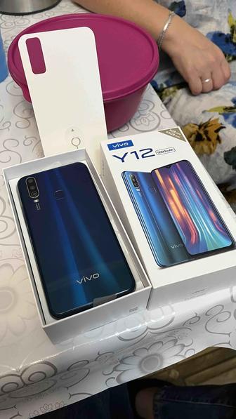 Продаю телефон VIVO Y12