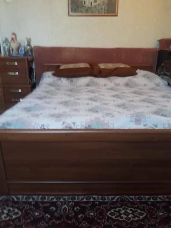 Продам спальный гарнитур