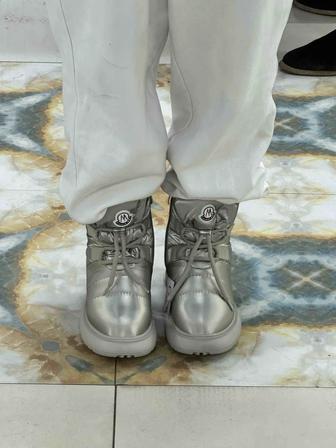 Продам новые женские зимние дутики