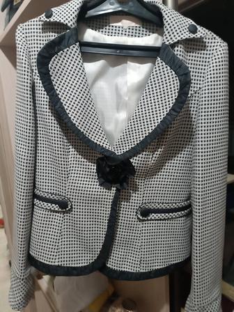 Продам женский костюм