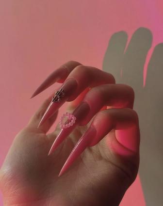 нужны модельки на маникюр