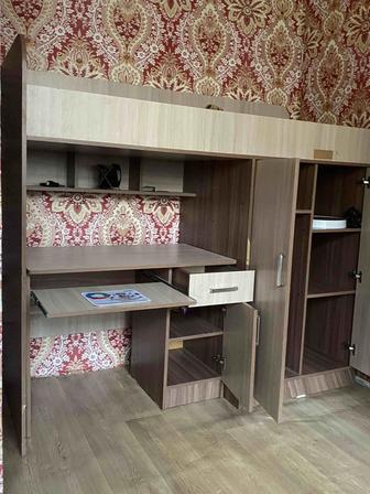 Кровать,вместительный шкаф,школьный стол.Торг уместен.184 на 76 см.