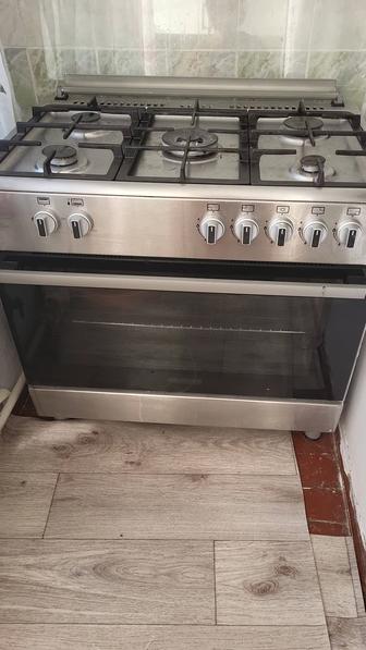 Продаю б/у 5 камфорный газовый с духовкой плиту
