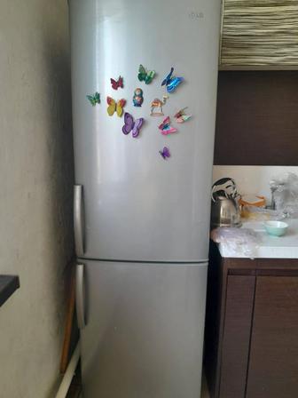 Продам холодильник LG