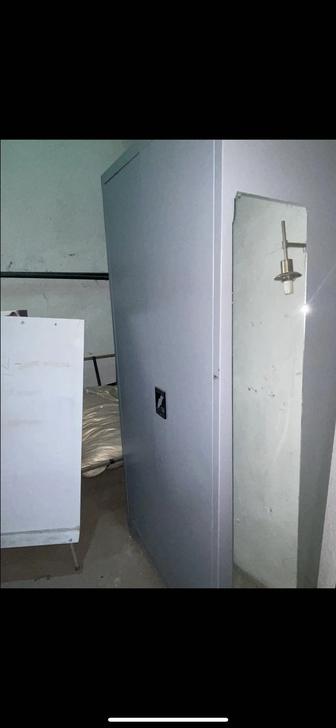 Продается серый шкаф