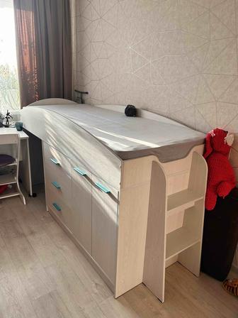 Продам детскую кровать комод