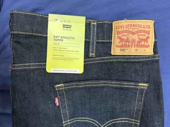 Джинсы Levis