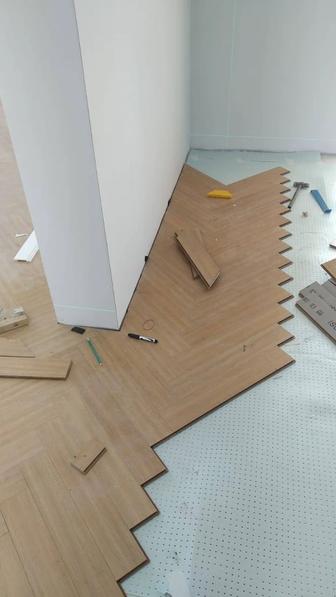 Укладка ламината кварцвинила наливной пол