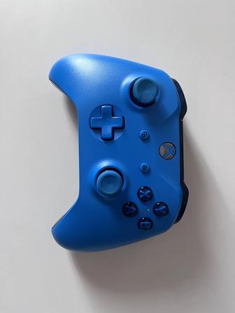 контроллер Xbox One и аккумулятор