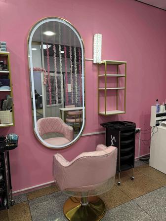 Сдаётся место в аренду для парикмахера, мастера маникюра и лэшмейкера.