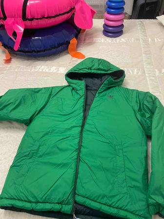 Куртка adidas.