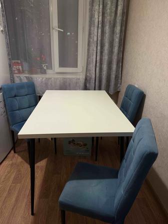 Кухонный стол со стульями